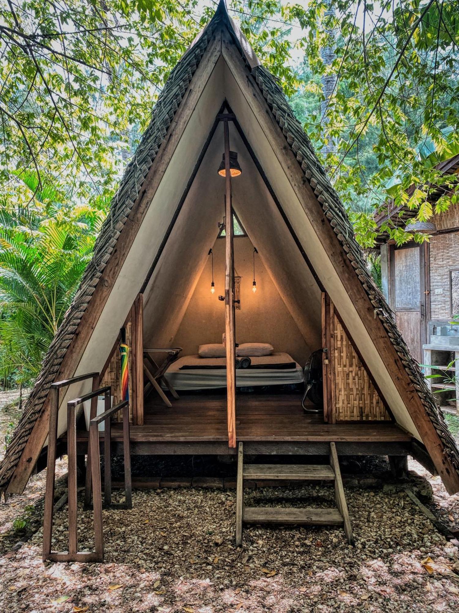Basa-Basi Lodge Karimunjawa Zewnętrze zdjęcie